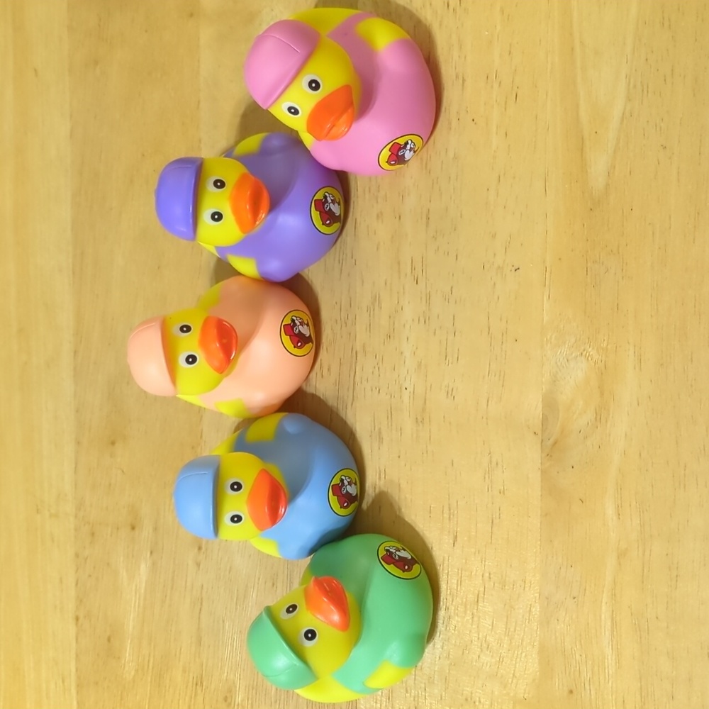 Tube Of 5 Buc-ee's Ducks